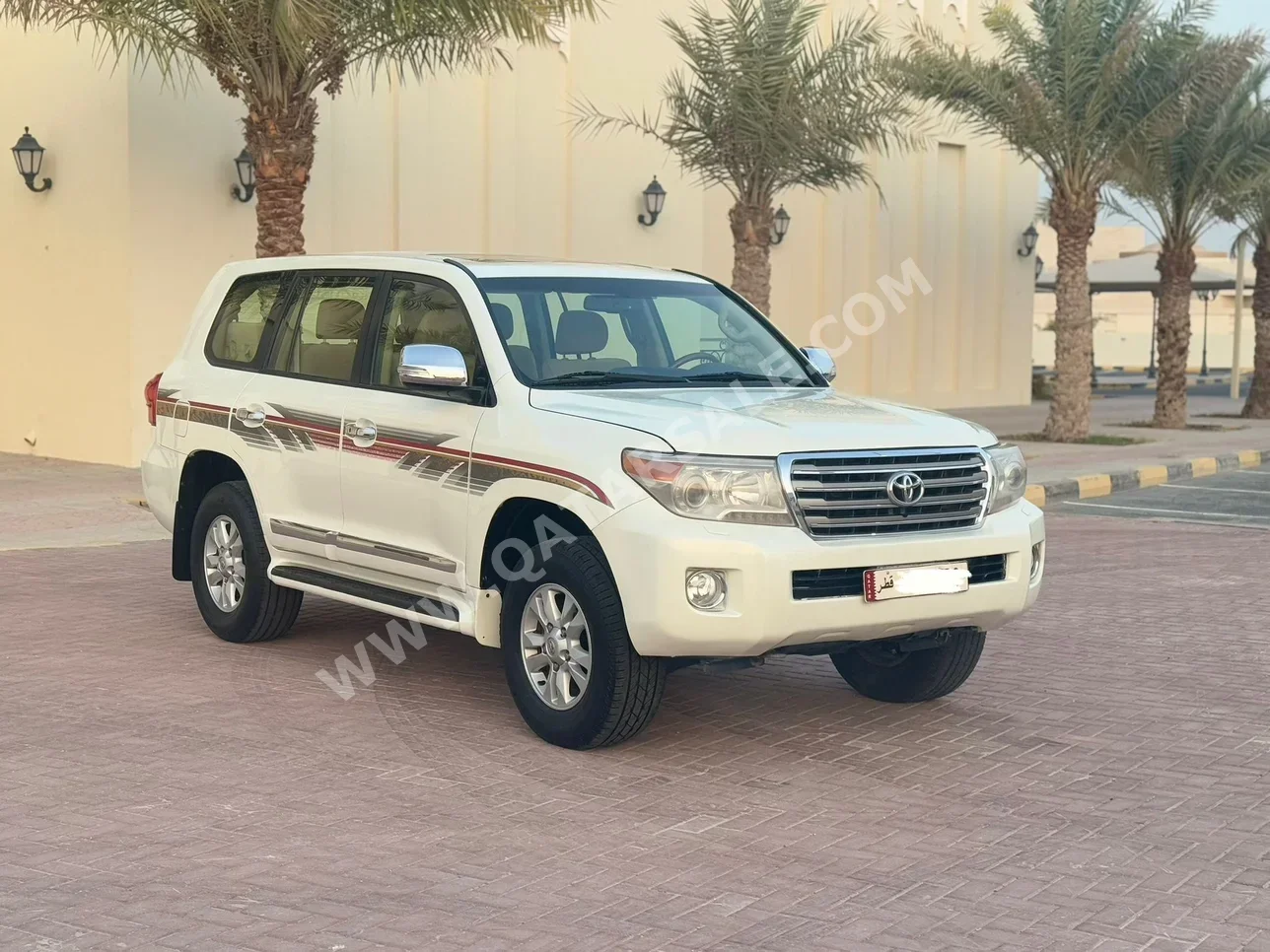 تويوتا  لاند كروزر  جي اكس ار  2013  اوتوماتيك  228,000 كم  6 سلندر  دفع رباعي  اس يو في  أبيض