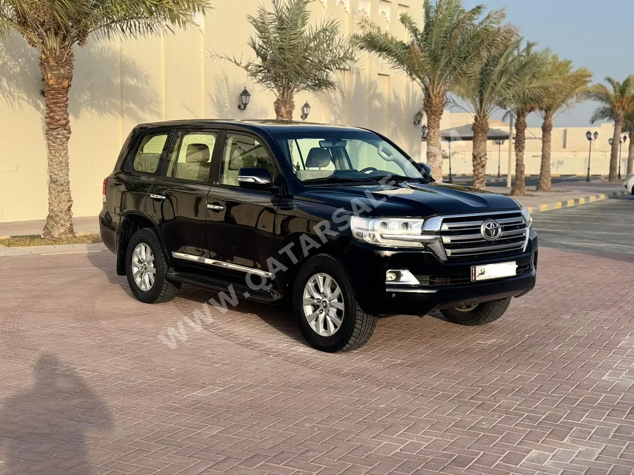 Toyota  Land Cruiser  GXR  2019  Automatic  120,000 Km  8 Cylinder  Four Wheel Drive (4WD)  SUV  Black