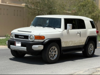 Toyota  FJ Cruiser  2013  Automatic  297,000 Km  6 Cylinder  Four Wheel Drive (4WD)  SUV  White