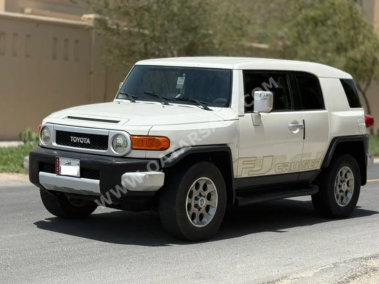 Toyota  FJ Cruiser  2013  Automatic  297,000 Km  6 Cylinder  Four Wheel Drive (4WD)  SUV  White