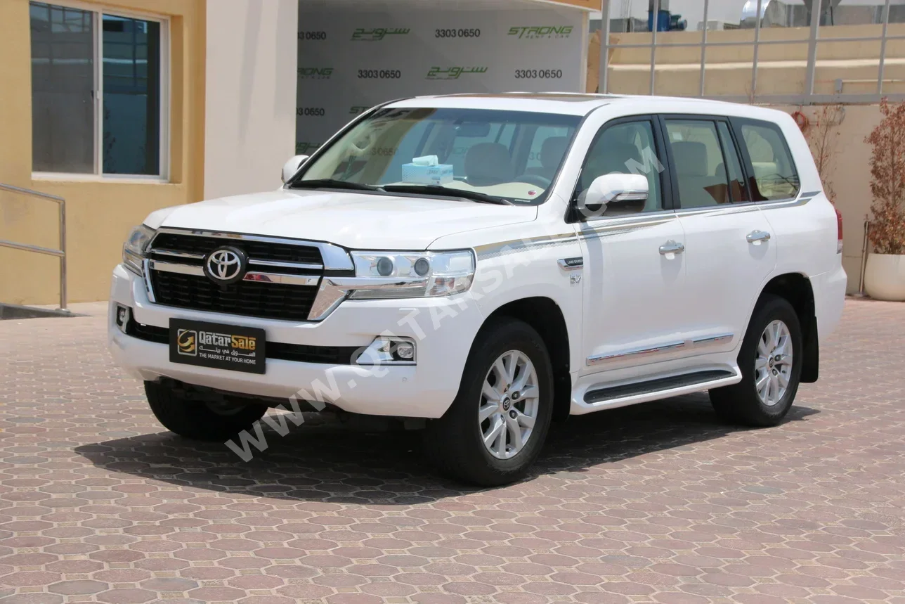 Toyota  Land Cruiser  VXR  2021  Automatic  167,000 Km  8 Cylinder  Four Wheel Drive (4WD)  SUV  White