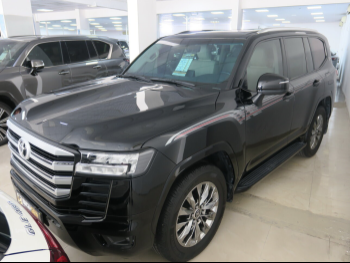 Toyota  Land Cruiser  GXR  2022  Automatic  82,000 Km  6 Cylinder  Four Wheel Drive (4WD)  SUV  Black