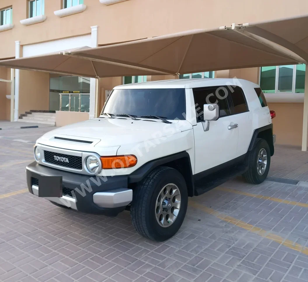 Toyota  FJ Cruiser  2012  Automatic  189,000 Km  6 Cylinder  Four Wheel Drive (4WD)  SUV  White