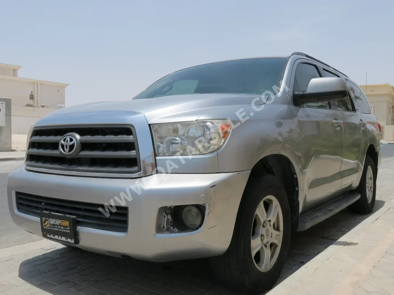 Toyota  Sequoia  2012  Automatic  341,000 Km  8 Cylinder  Four Wheel Drive (4WD)  SUV  Gray