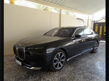 BMW  7-Series  735 Li  2023  Automatic  13,000 Km  6 Cylinder  All Wheel Drive (AWD)  Sedan  Blue  With Warranty