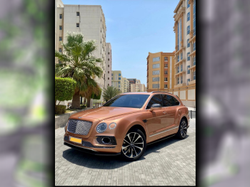 بنتلي  بينتايجا  2018  اوتوماتيك  81,000 كم  12 سلندر  دفع رباعي  اس يو في  ذهبي