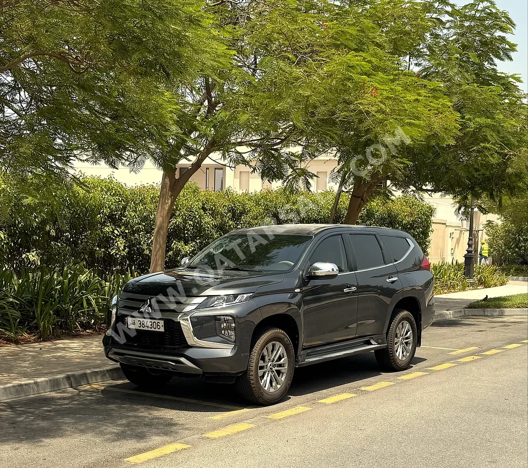 Mitsubishi  Pajero  Montero Sport  2023  Automatic  28,900 Km  6 Cylinder  Four Wheel Drive (4WD)  SUV  Gray