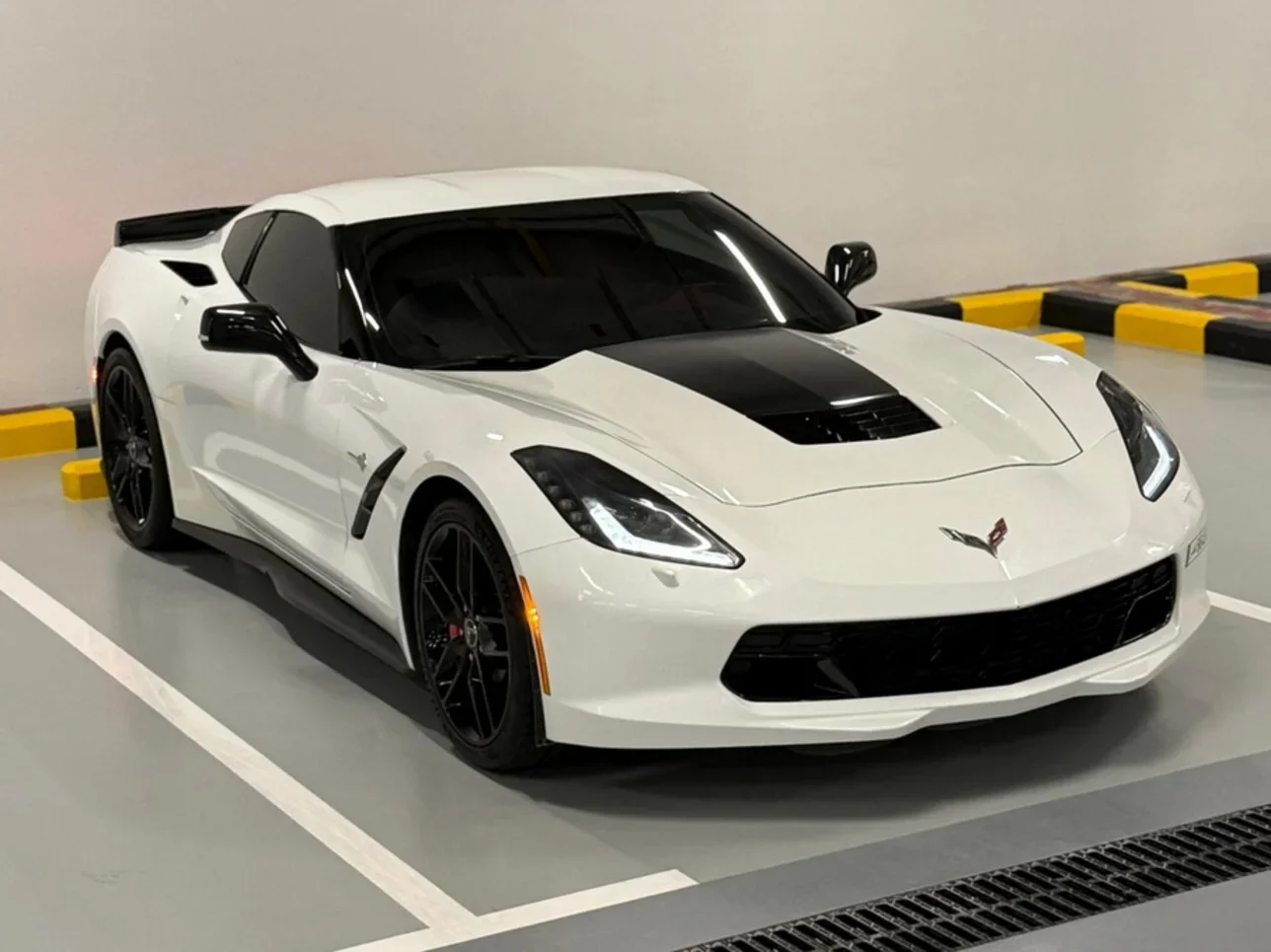 Chevrolet  Corvette  C7  2015  Automatic  123,000 Km  8 Cylinder  Rear Wheel Drive (RWD)  Coupe / Sport  White