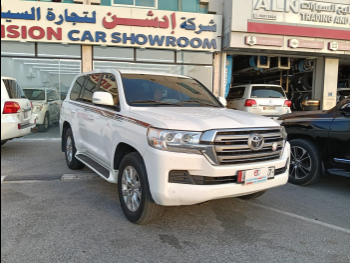 Toyota  Land Cruiser  GXR  2021  Automatic  200,000 Km  6 Cylinder  Four Wheel Drive (4WD)  SUV  White