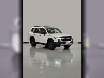 Toyota  Land Cruiser  GR Sport Twin Turbo  2024  Automatic  32,000 Km  6 Cylinder  Four Wheel Drive (4WD)  SUV  White  With Warranty