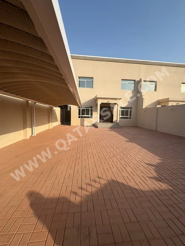 Family Residential  - Not Furnished  - Al Rayyan  - Al Aziziyah  - 4 Bedrooms