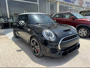 Mini  Cooper  Works  2016  Automatic  90,000 Km  4 Cylinder  Rear Wheel Drive (RWD)  Hatchback  Black
