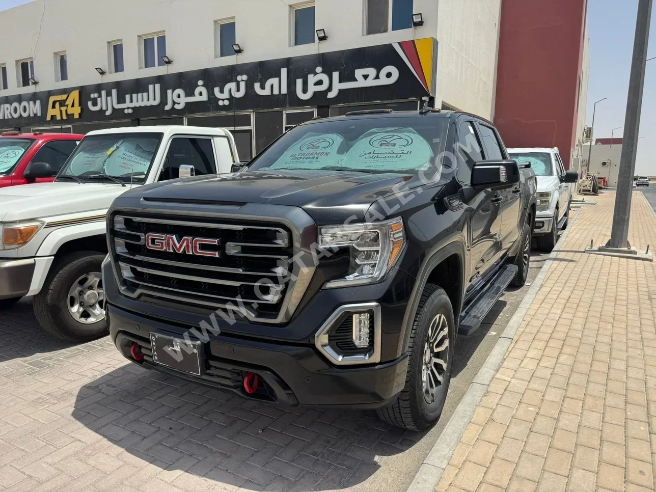 GMC  Sierra  AT4  2021  Automatic  129,000 Km  8 Cylinder  Four Wheel Drive (4WD)  Pick Up  Black