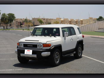Toyota  FJ Cruiser  2012  Automatic  193,000 Km  6 Cylinder  Four Wheel Drive (4WD)  SUV  White