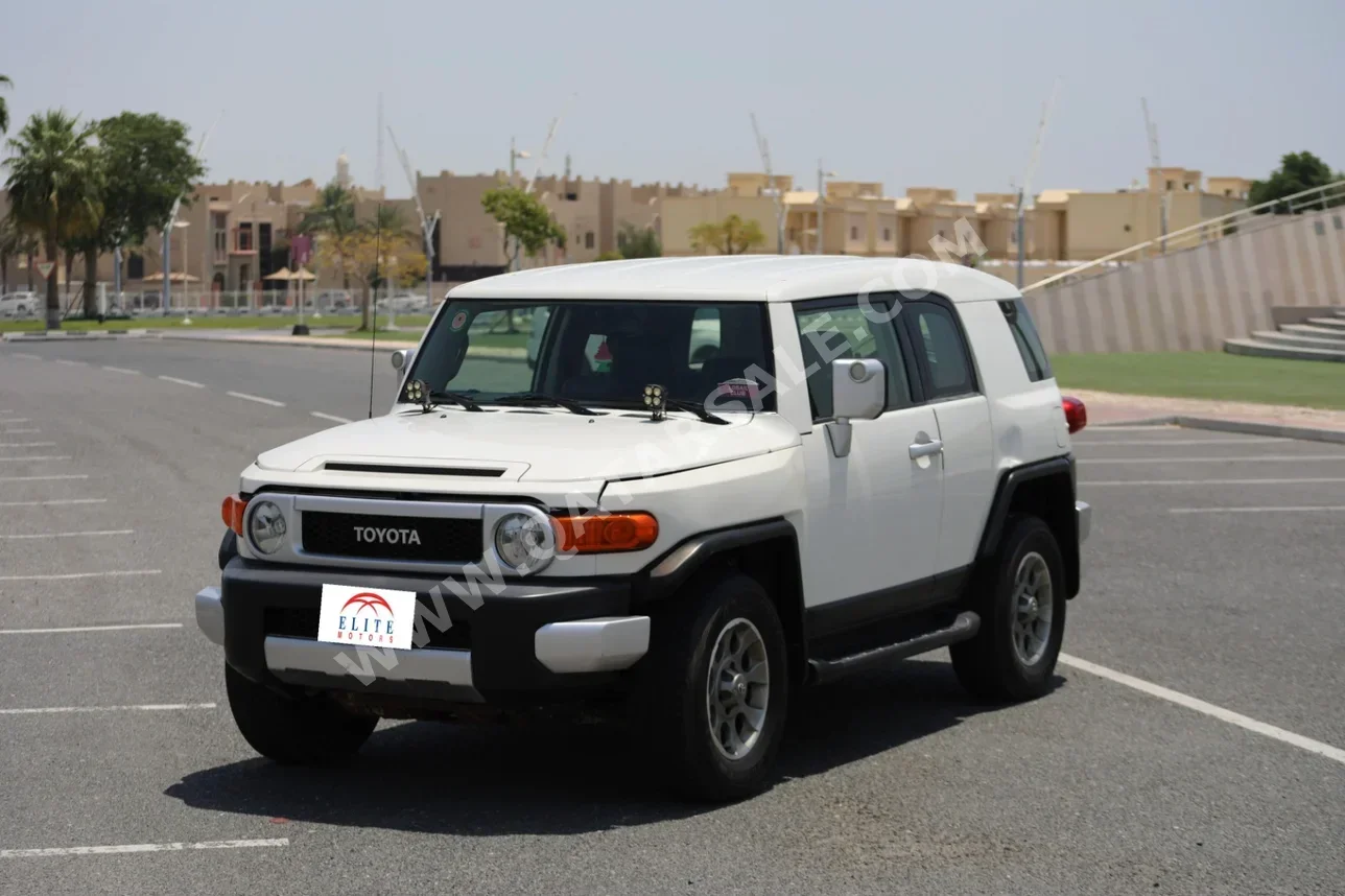 Toyota  FJ Cruiser  2012  Automatic  193,000 Km  6 Cylinder  Four Wheel Drive (4WD)  SUV  White