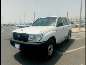 Toyota  Land Cruiser  G  2003  Manual  453,000 Km  6 Cylinder  Four Wheel Drive (4WD)  SUV  White