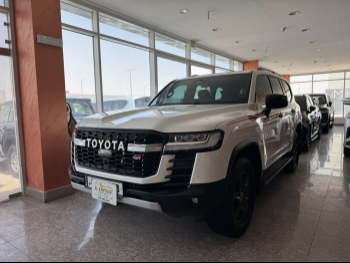 Toyota  Land Cruiser  GR Sport Twin Turbo  2025  Automatic  1,000 Km  6 Cylinder  Four Wheel Drive (4WD)  SUV  White  With Warranty