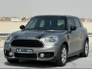 Mini  Cooper  CountryMan  2019  Automatic  81,000 Km  4 Cylinder  Rear Wheel Drive (RWD)  Hatchback  Gray