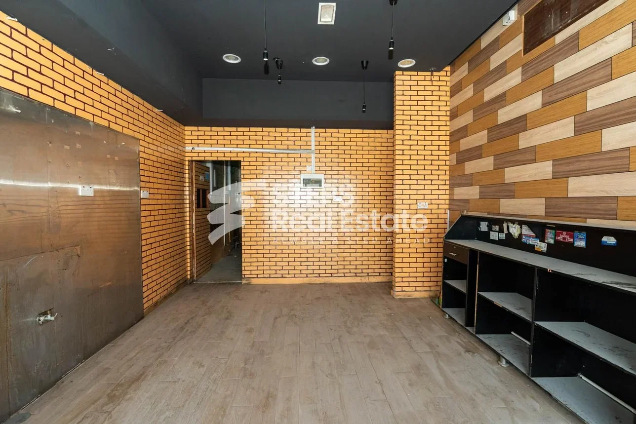 Commercial Shops - Not Furnished  - Al Daayen  For Rent  - Sumaysimah