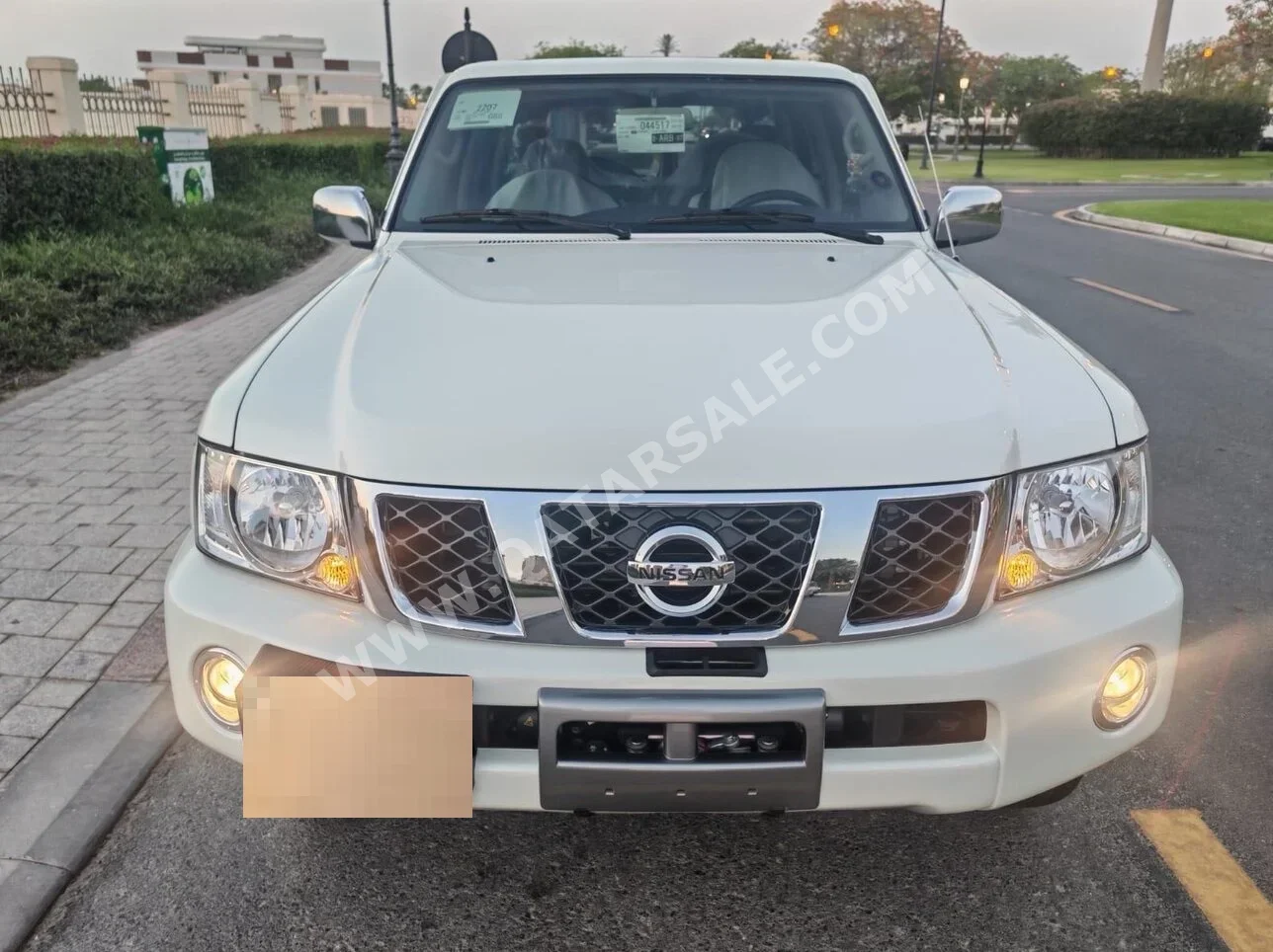 Nissan  Patrol  Safari  2023  Automatic  27,000 Km  6 Cylinder  Four Wheel Drive (4WD)  SUV  White  With Warranty