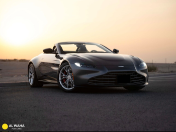 Aston Martin  Vantage  Roadster  2023  Automatic  5,000 Km  8 Cylinder  Rear Wheel Drive (RWD)  Convertible  Gray