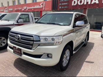 Toyota  Land Cruiser  GXR  2016  Automatic  310,000 Km  8 Cylinder  Four Wheel Drive (4WD)  SUV  White