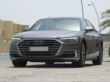 اودي  أي 8  ال 55 تي اف اس اي  2021  اوتوماتيك  72,600 كم  6 سلندر  دفع كلي مستمر  سيدان  رمادي  تحت الضمان