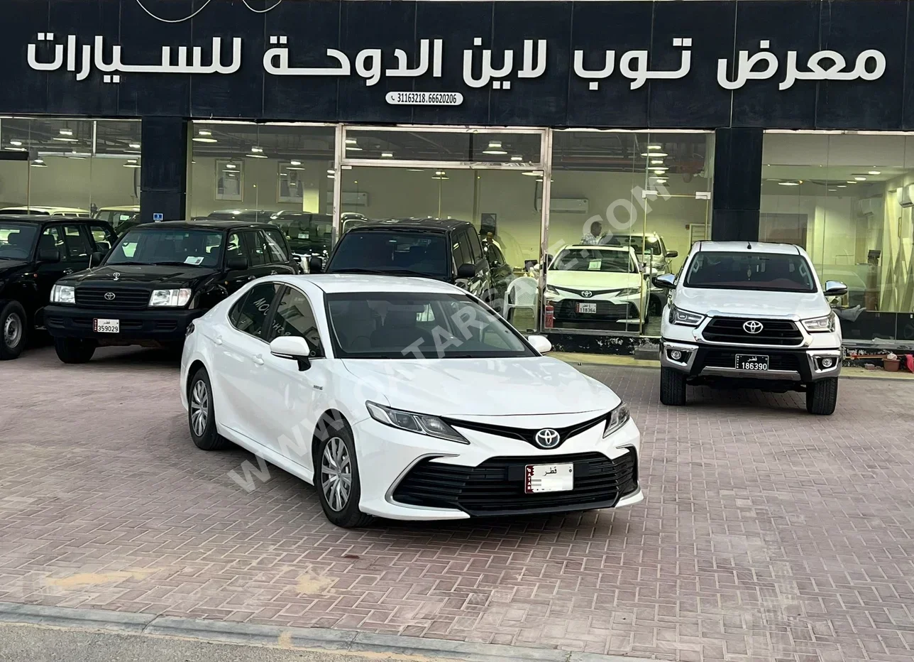 تويوتا  كامري  أل اي  2020  اوتوماتيك  260,000 كم  4 سلندر  سحب امامي  سيدان  أبيض