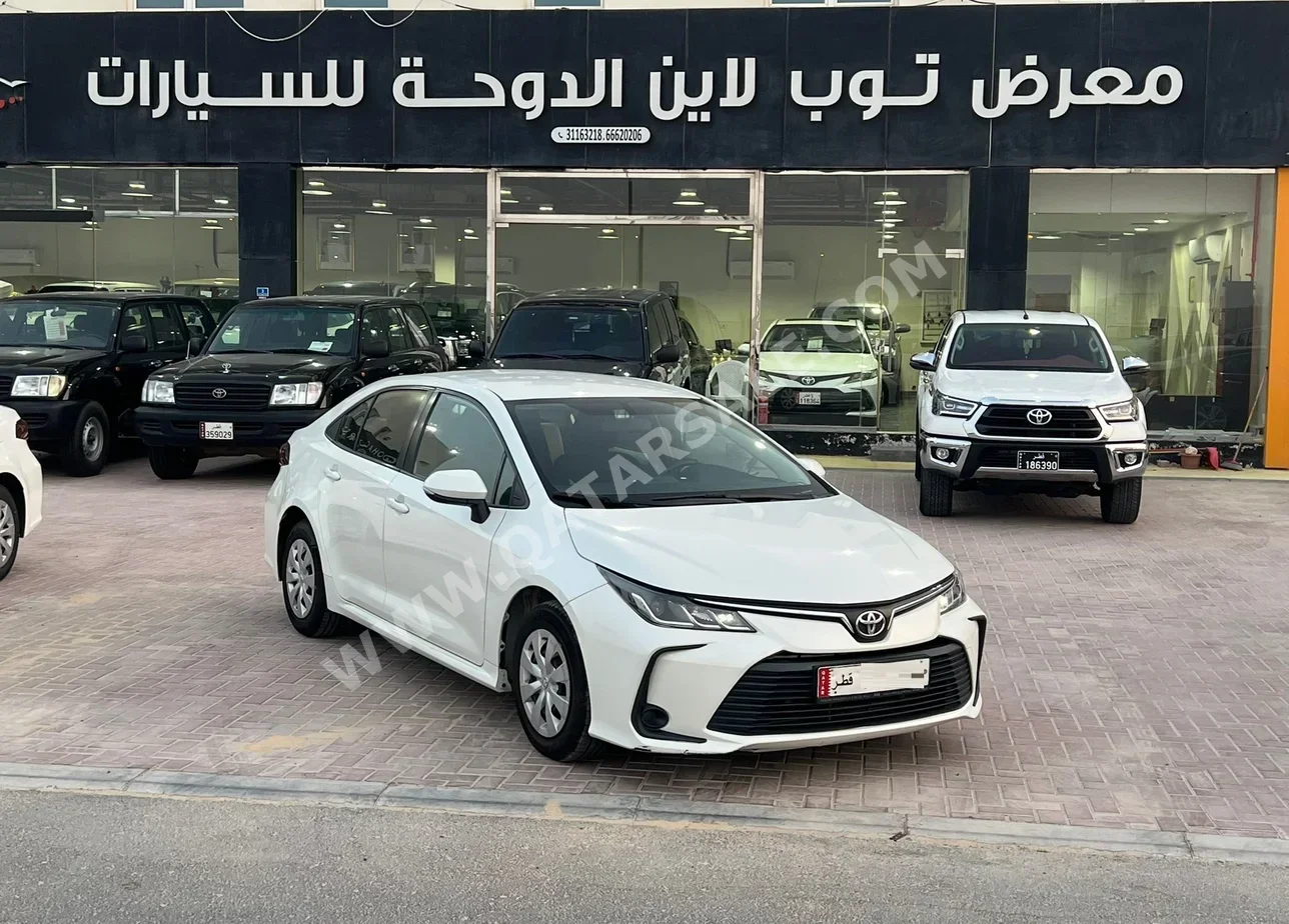 تويوتا  كورولا  اكس ال اي  2022  اوتوماتيك  297,000 كم  4 سلندر  سحب امامي  سيدان  أبيض