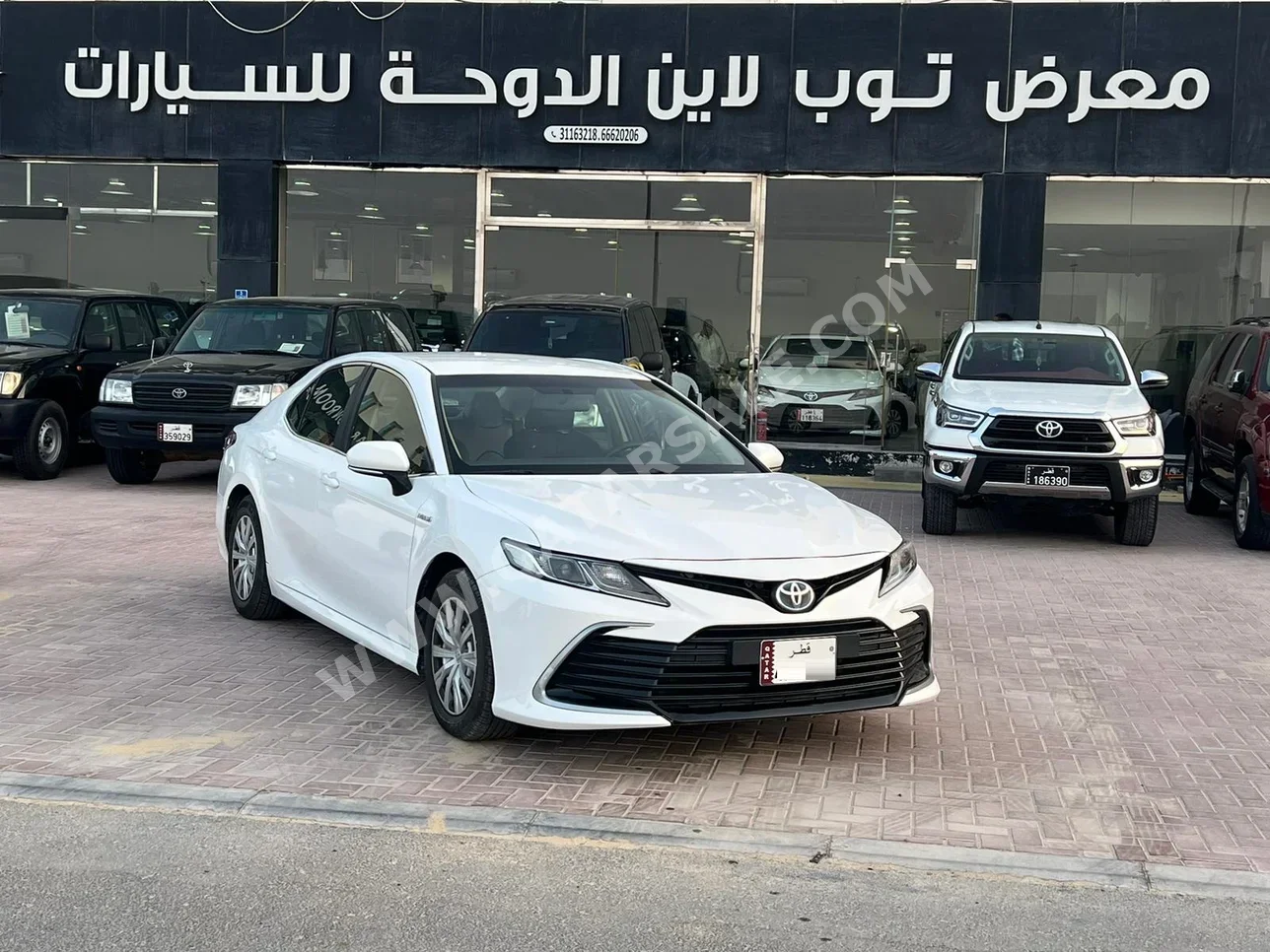 تويوتا  كامري  أل اي  2021  اوتوماتيك  264,000 كم  4 سلندر  سحب امامي  سيدان  أبيض