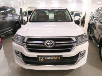 Toyota  Land Cruiser  GXR- Grand Touring  2020  Automatic  175,000 Km  8 Cylinder  Four Wheel Drive (4WD)  SUV  White