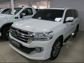 Toyota  Land Cruiser  VXR  2019  Automatic  232,000 Km  8 Cylinder  Four Wheel Drive (4WD)  SUV  White