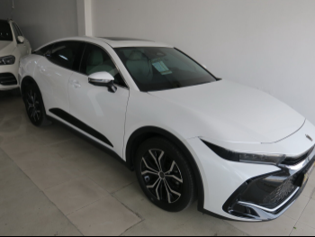 Toyota  Crown  2023  Automatic  13,000 Km  4 Cylinder  Front Wheel Drive (FWD)  Sedan  White  With Warranty