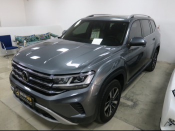 Volkswagen  Teramont  2022  Automatic  67,000 Km  6 Cylinder  Four Wheel Drive (4WD)  SUV  Gray