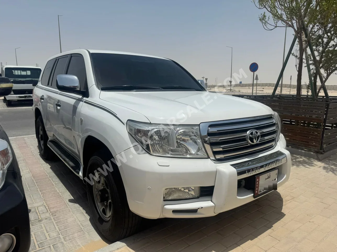 Toyota  Land Cruiser  VXR  2009  Automatic  410,500 Km  8 Cylinder  Four Wheel Drive (4WD)  SUV  White