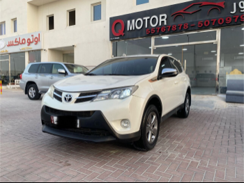 Toyota  Rav 4  2015  Automatic  285,000 Km  4 Cylinder  Four Wheel Drive (4WD)  SUV  White
