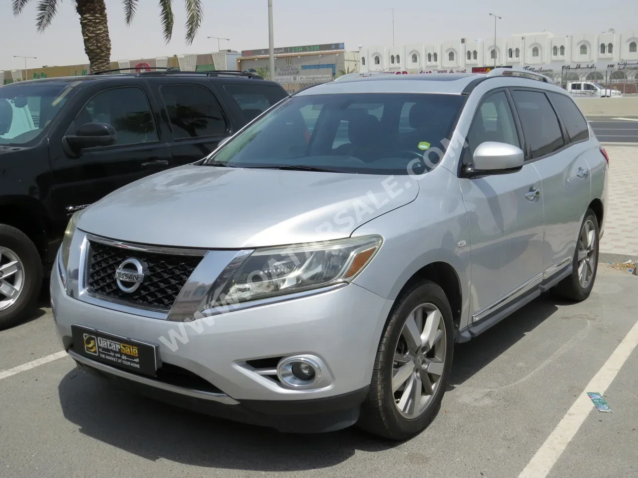 Nissan  Pathfinder  SV  2013  Automatic  185,000 Km  6 Cylinder  Four Wheel Drive (4WD)  SUV  Silver
