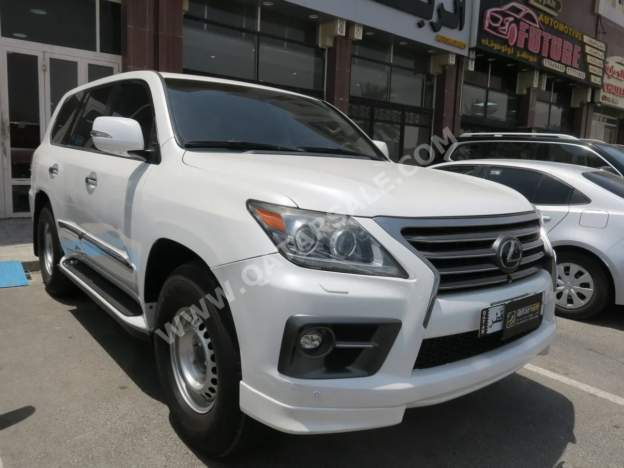 Lexus  LX  570  2015  Automatic  364,000 Km  8 Cylinder  Four Wheel Drive (4WD)  SUV  White