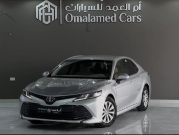 تويوتا  كامري  أل اي  2019  اوتوماتيك  103,000 كم  4 سلندر  سحب امامي  سيدان  فضي