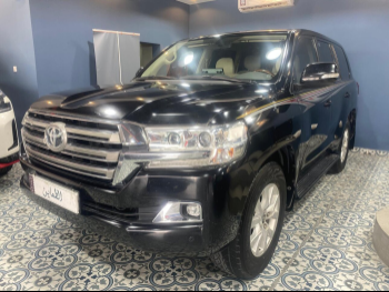 Toyota  Land Cruiser  GXR  2018  Automatic  175,000 Km  6 Cylinder  Four Wheel Drive (4WD)  SUV  Black
