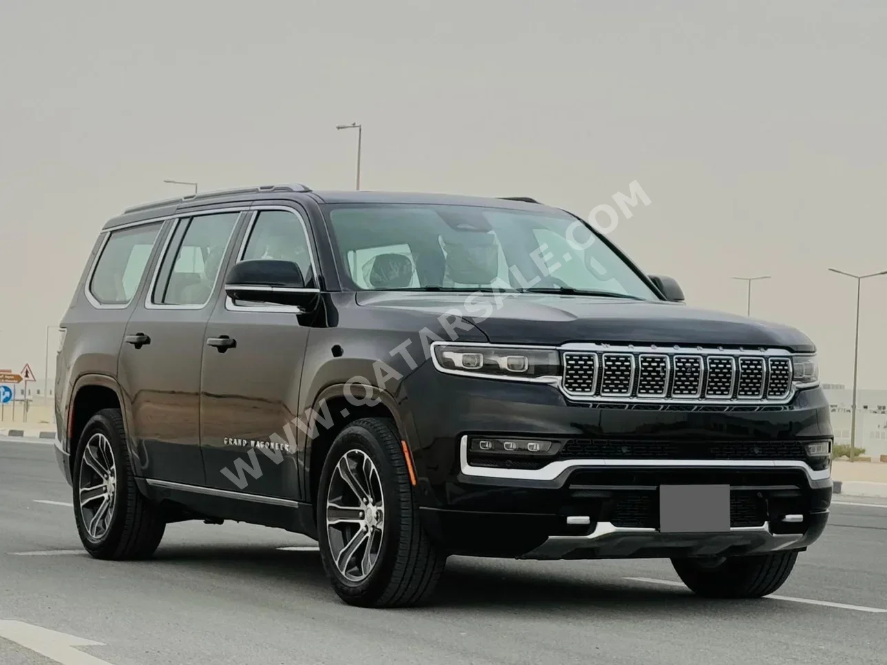 Jeep  Grand Wagoneer  Series 3  2023  Automatic  0 Km  4 Cylinder  Front Wheel Drive (FWD)  SUV  Brown  With Warranty