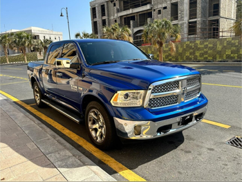 دودج رام 1500 لارامي 2017 اوتوماتيك 139,000 كم 8 سلندر دفع رباعي بيكب ازرق