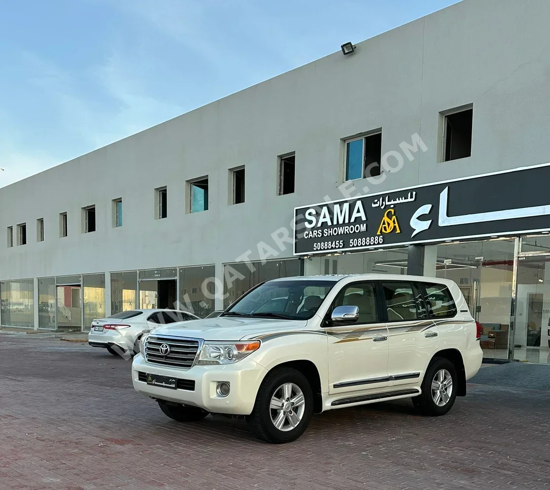 Toyota  Land Cruiser  VXR  2014  Automatic  255,000 Km  8 Cylinder  Four Wheel Drive (4WD)  SUV  White