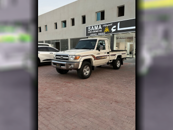 Toyota  Land Cruiser  LX  2019  Manual  188,000 Km  6 Cylinder  Four Wheel Drive (4WD)  Pick Up  Beige