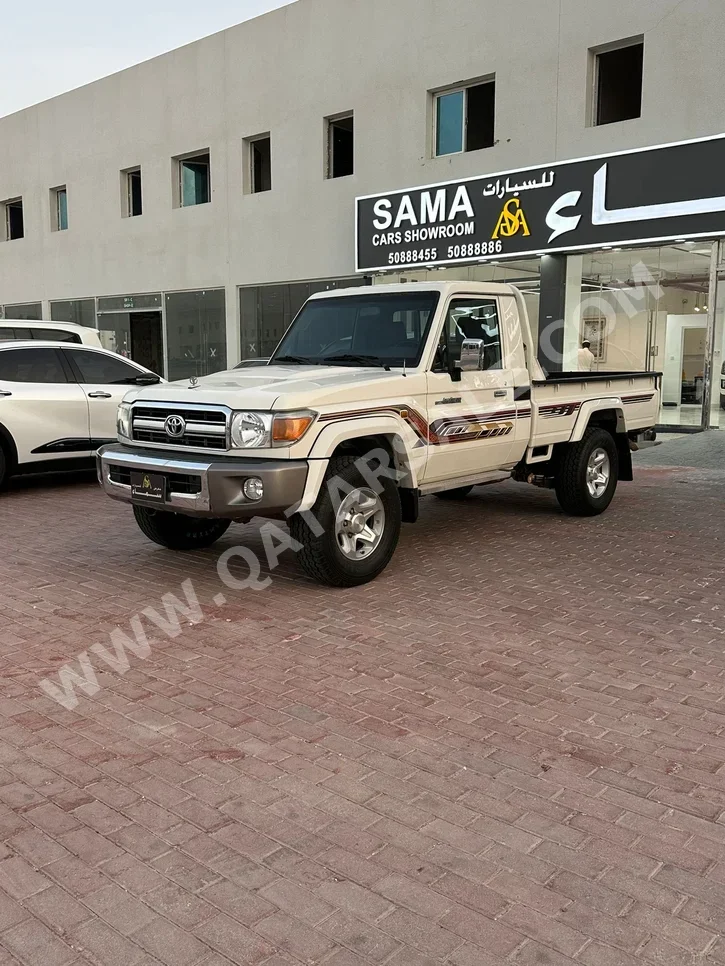 Toyota  Land Cruiser  LX  2019  Manual  188,000 Km  6 Cylinder  Four Wheel Drive (4WD)  Pick Up  Beige