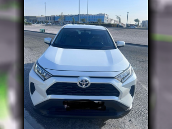Toyota  Rav 4  2023  Automatic  40,000 Km  4 Cylinder  Front Wheel Drive (FWD)  SUV  White