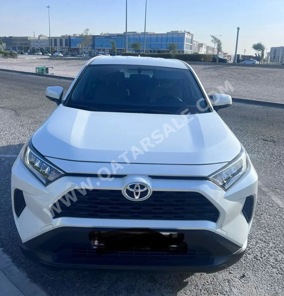 Toyota  Rav 4  2023  Automatic  40,000 Km  4 Cylinder  Front Wheel Drive (FWD)  SUV  White