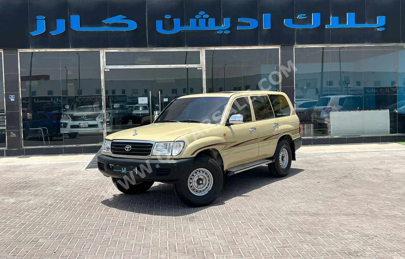 Toyota  Land Cruiser  GX  1998  Manual  573,000 Km  6 Cylinder  Four Wheel Drive (4WD)  SUV  Beige