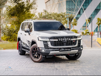 Toyota  Land Cruiser  GR Sport Twin Turbo  2024  Automatic  32,500 Km  6 Cylinder  Four Wheel Drive (4WD)  SUV  White  With Warranty