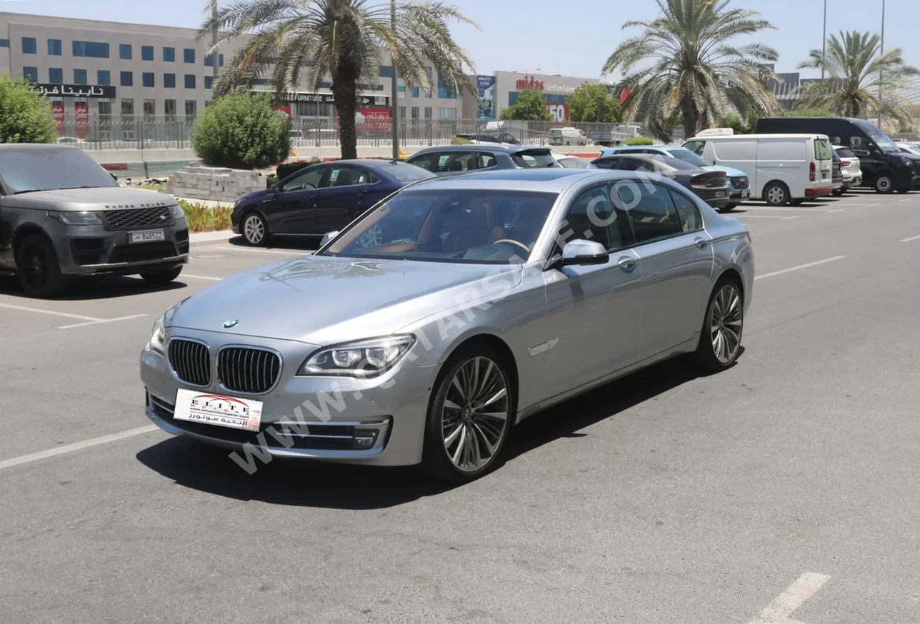 بي ام دبليو  الفئة - السابعة  750 Li  2015  اوتوماتيك  38,000 كم  8 سلندر  دفع خلفي  سيدان  فضي